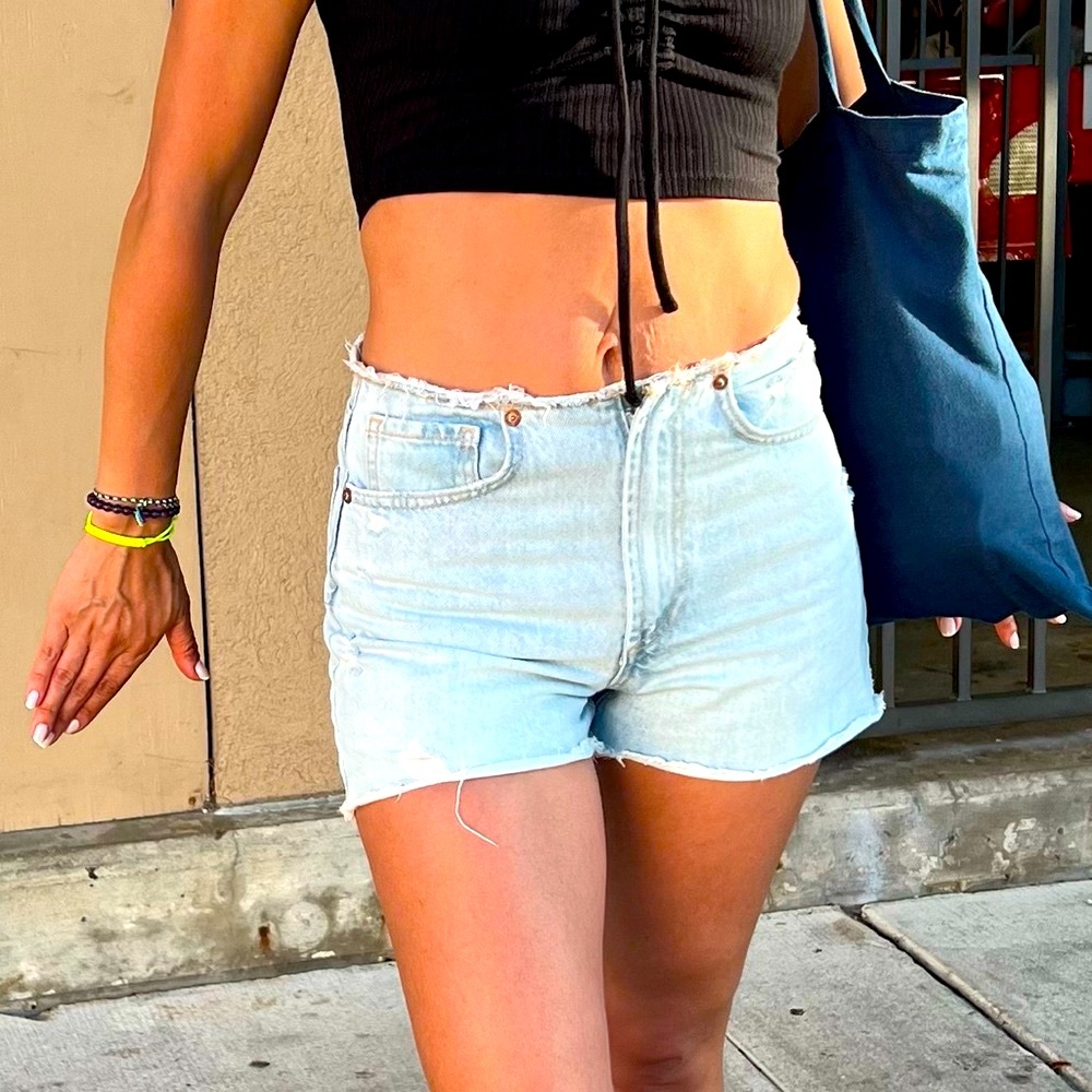Zara High Rise Distressed Denim Shorts Without Belt Band